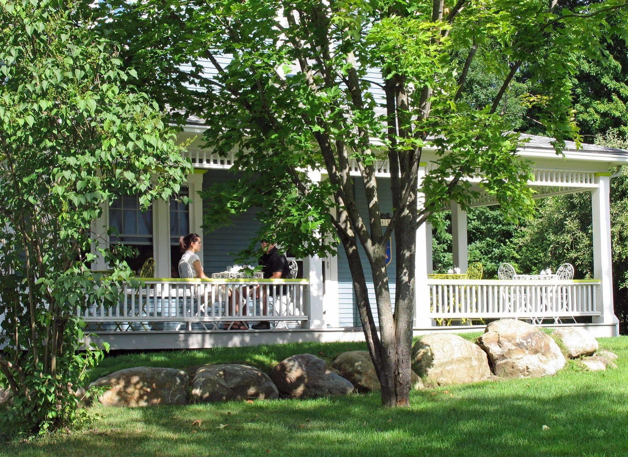 La Belle Victorienne Hotel Magog Exterior photo