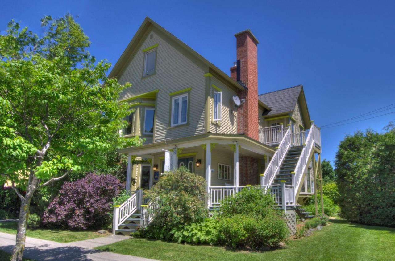 La Belle Victorienne Hotel Magog Exterior photo